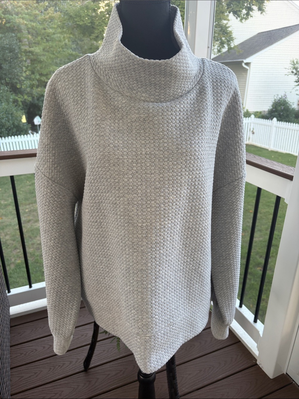 CALIA by Carrie Underwood Light Gray Textured Turtleneck Sweater